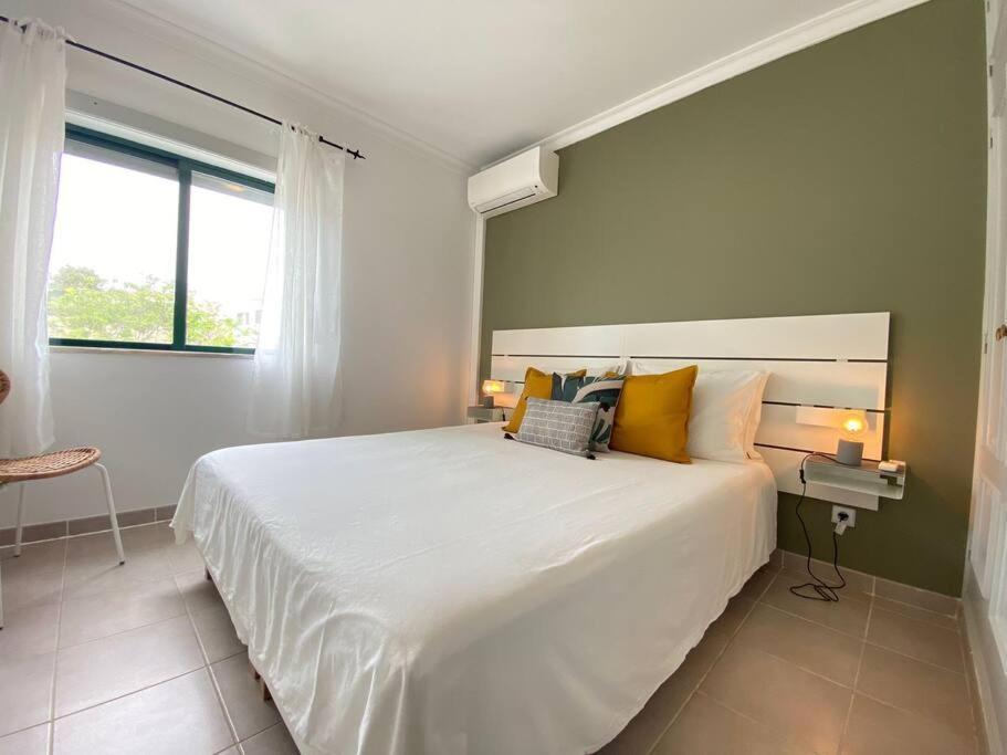 Apartamento Amparo-T2 C/Piscina Carvoeiro  Bagian luar foto