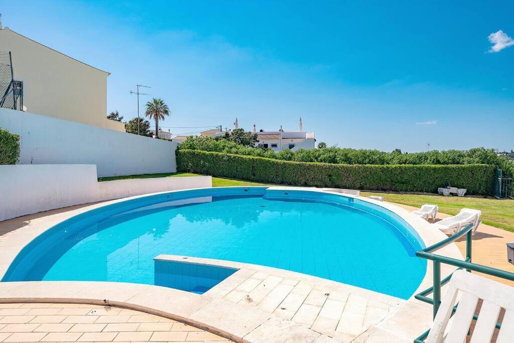 Apartamento Amparo-T2 C/Piscina Carvoeiro  Bagian luar foto